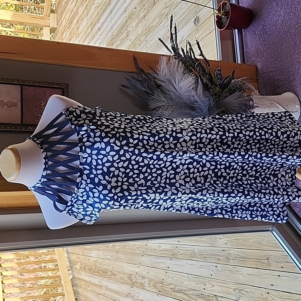 Dress - Picture 3 of 6